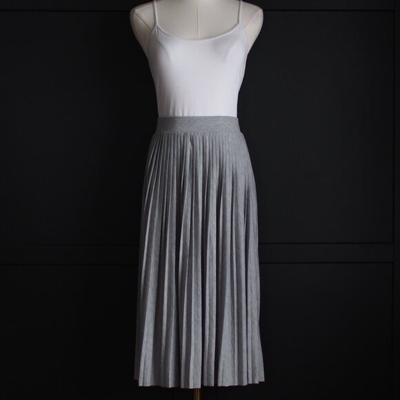 Vero Moda Dresses & Skirts - Vero Moda | Beautiful Grey Pleated Midi Skirt